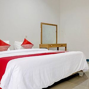OYO 90483 Homestay Permata